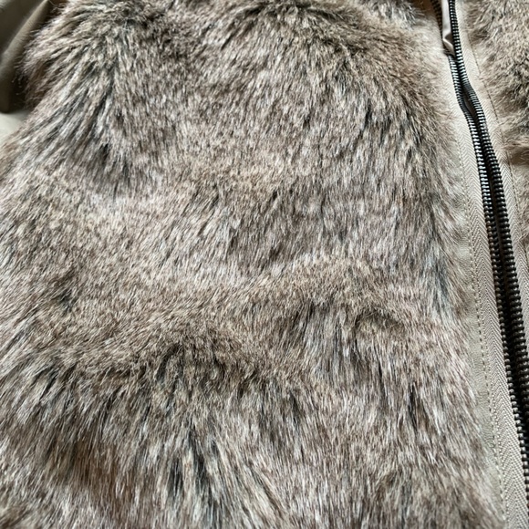 Jack BB Dakota Faux Fur Jacket - size small - EUC - Picture 8 of 8